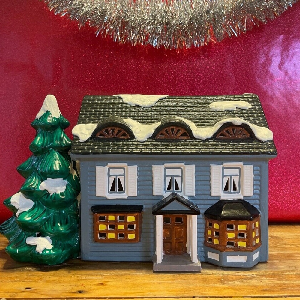 Springfield House – Original Snowhouse Series – 1987 with Box and Light